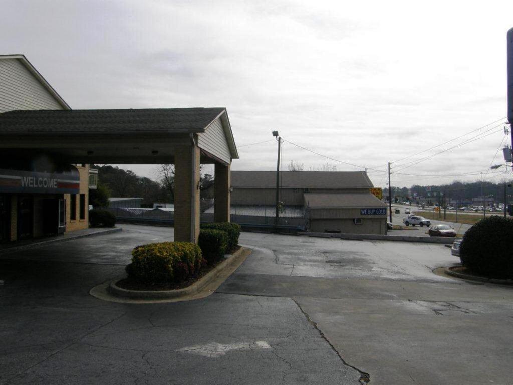 Rodeway Inn Jonesboro Bagian luar foto