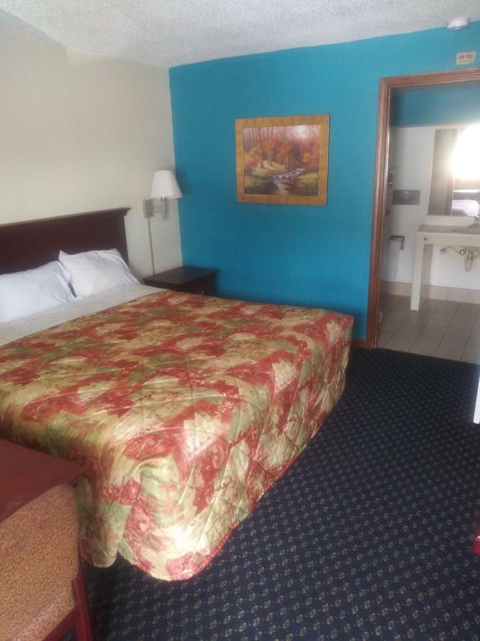 Rodeway Inn Jonesboro Bagian luar foto