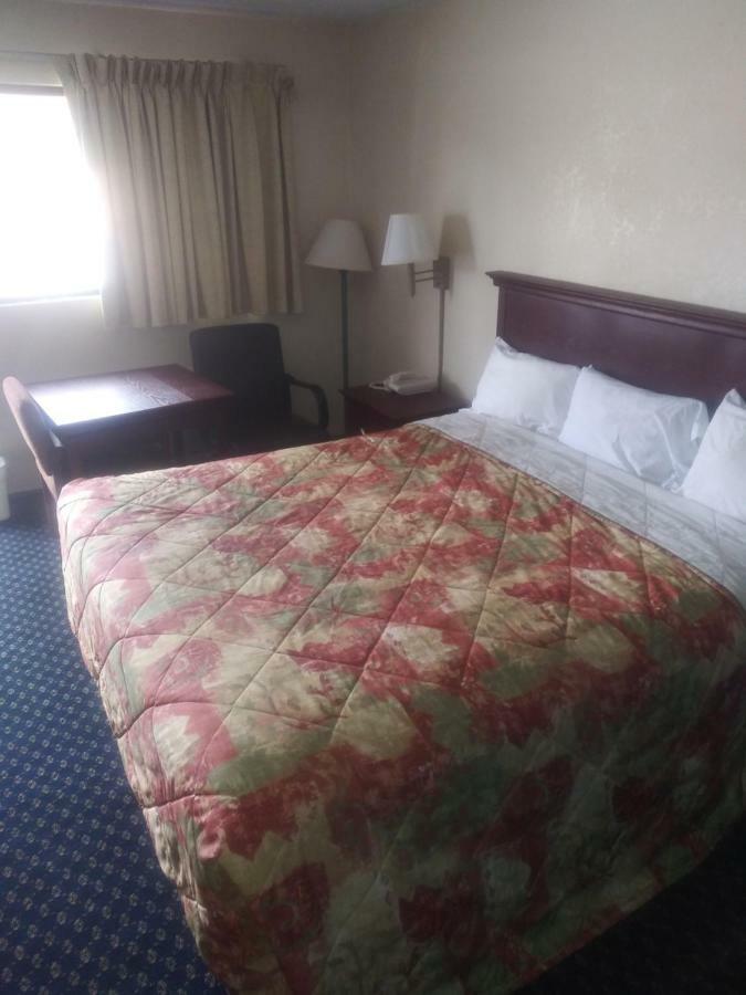 Rodeway Inn Jonesboro Bagian luar foto